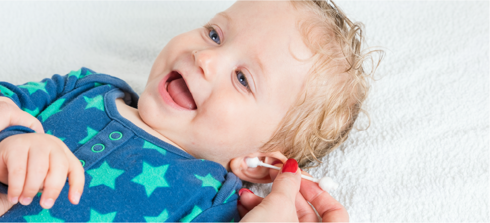 È sicuro pulire le orecchie dei bambini coi bastoncini di cotone?